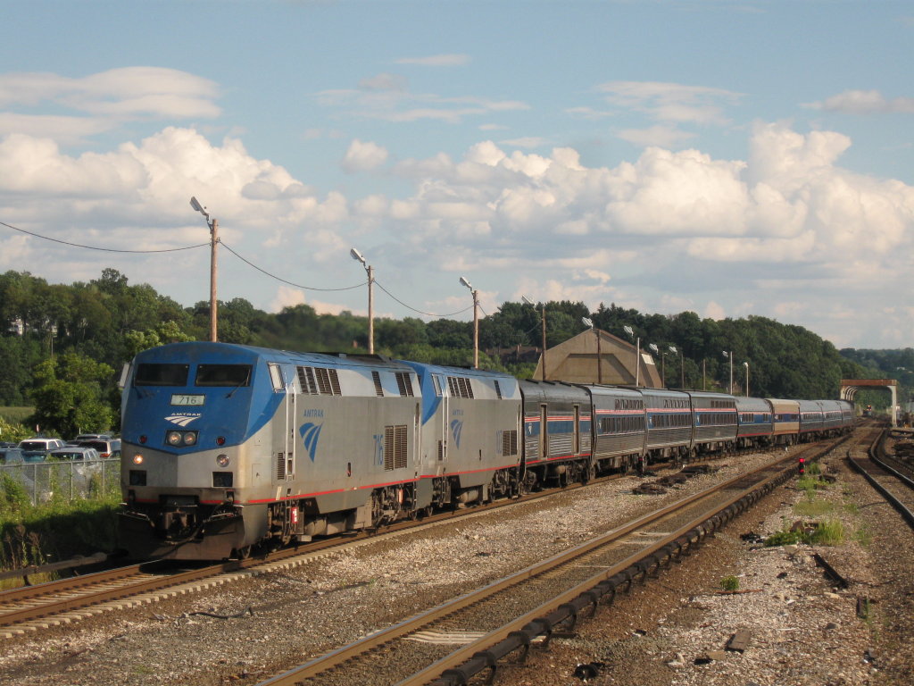 The Lake Shore Limited at Croton-Harmon. Photo taken by Adam E. Moreira, CC BY-SA 3.0 via Wikimedia Commons