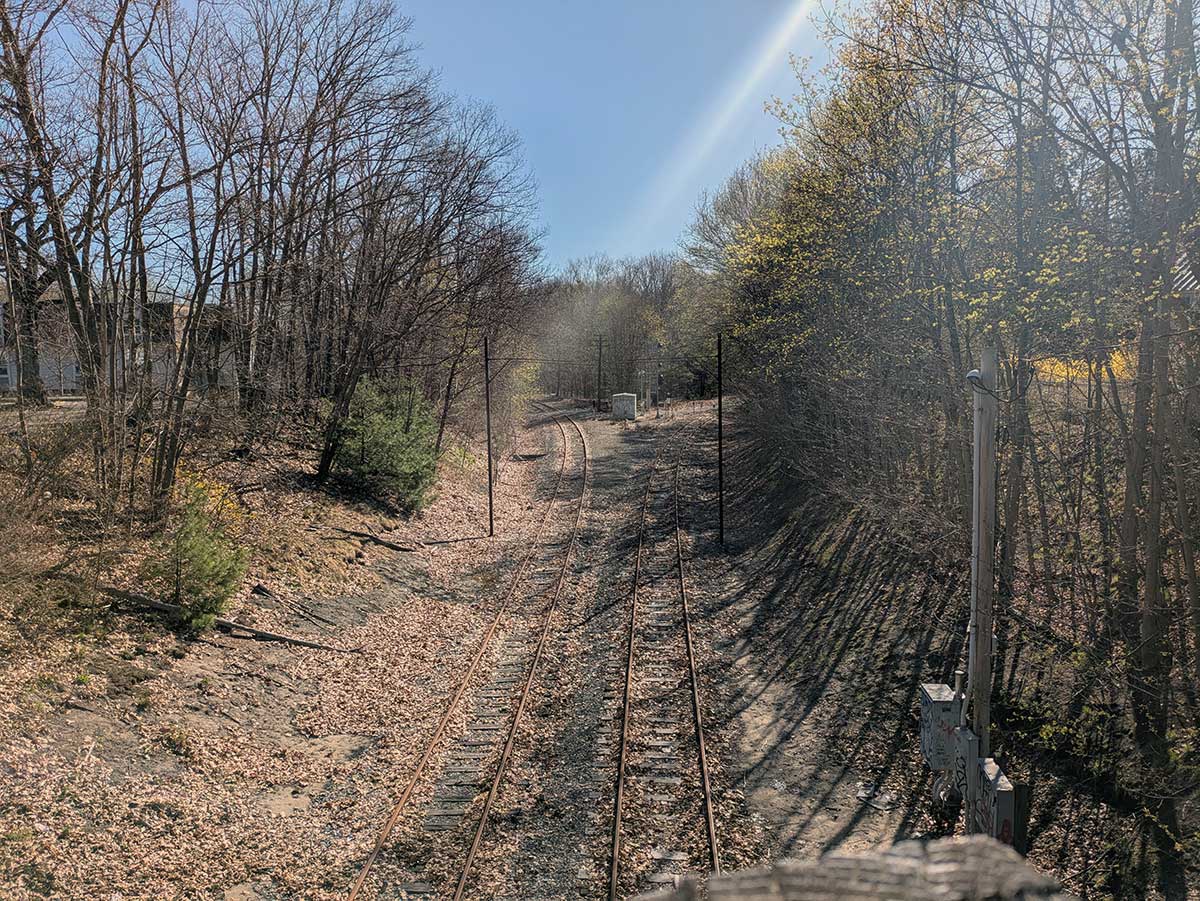 Tell-tales sit above both forks in the wye.
